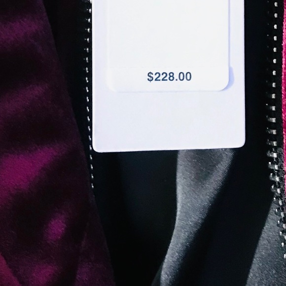 SOLD🚩GUESS Velvet Coat - Picture 4 of 8